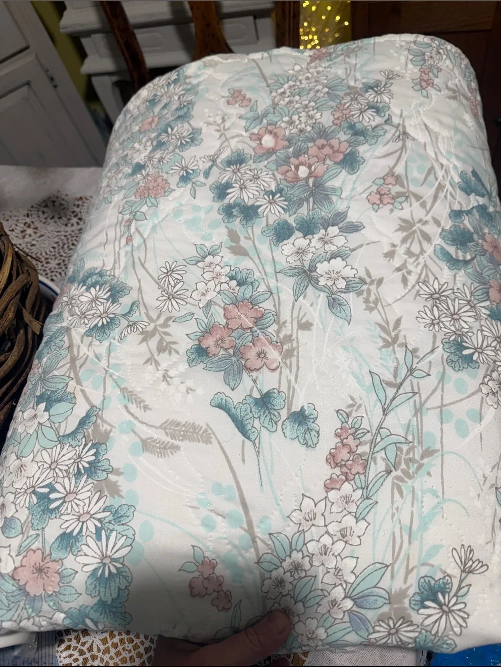 Vintage Cannon Floral Quilted Comforter in White with Blue & Pink Blooms twin